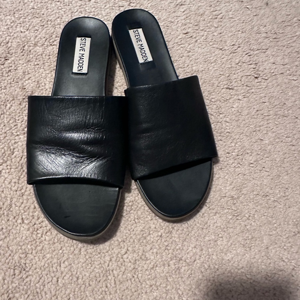 Black Steve Madden Sandals / Slides size 7.5